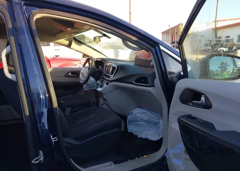 2018 Chrysler Pacifica Touring z USA, uszkodzony, nr VIN 2C4RC1DG1JR130016